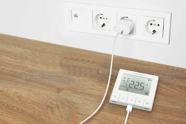 USB battery charging for Seltron room thermostat